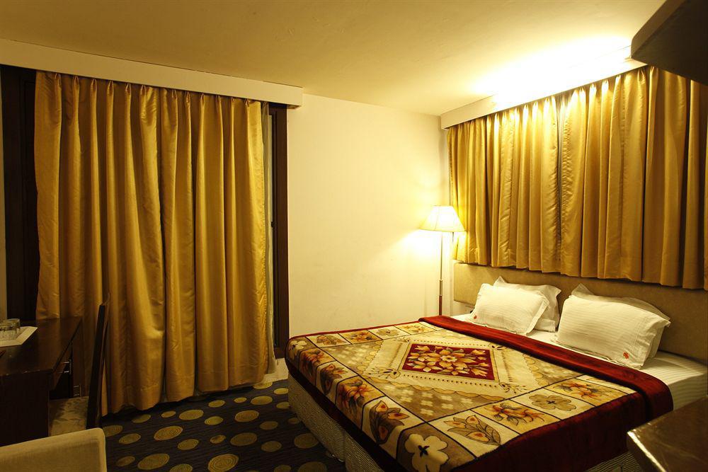 The White Klove Nueva Delhi Exterior foto